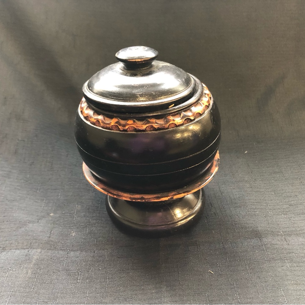 African Hand carved Round Wooden Lidded Trinket Box in Black and Brown